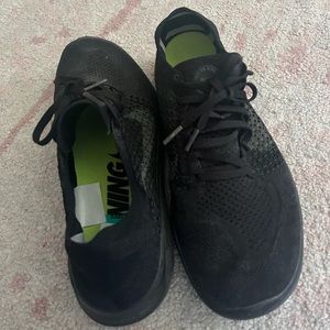 Nike free run flyknit running shoes